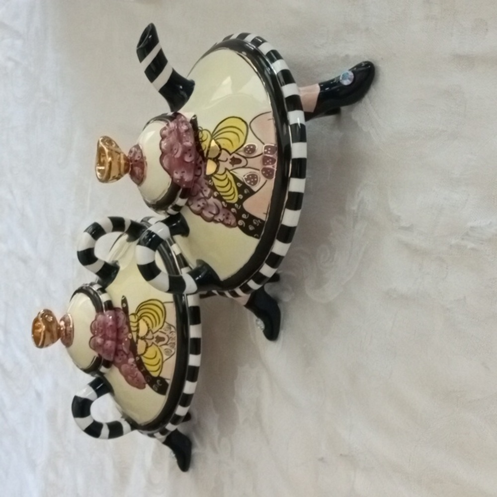 Set  Whimsical Aunt Gertie Ceramic Sugar & Creamer  SWAK Lynda Corneille New